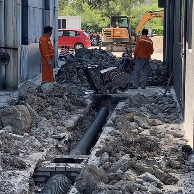 汽车4S店雨水管道分流施工